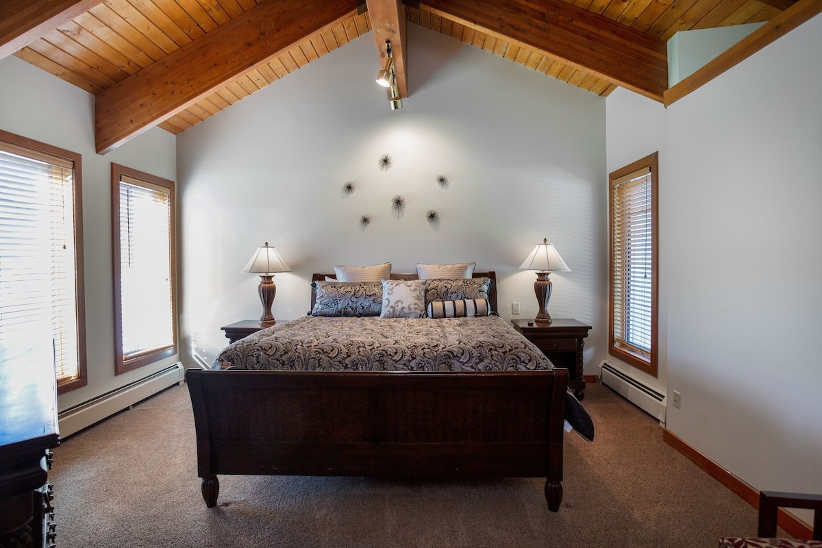 Pinnacle Condo at Deer Valley - 4 Bedroom - #1470 | Wi-fi (inkludert), individuelt dekorert og individuelt innredet