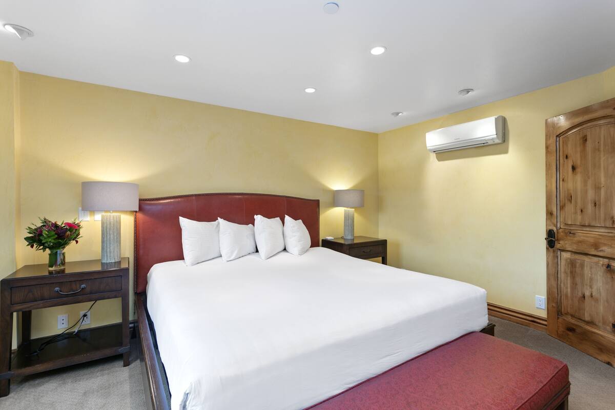 Royal Plaza Condo at Deer Valley - 1 Bedroom - #305 | Wi-fi (inkludert), individuelt dekorert og individuelt innredet