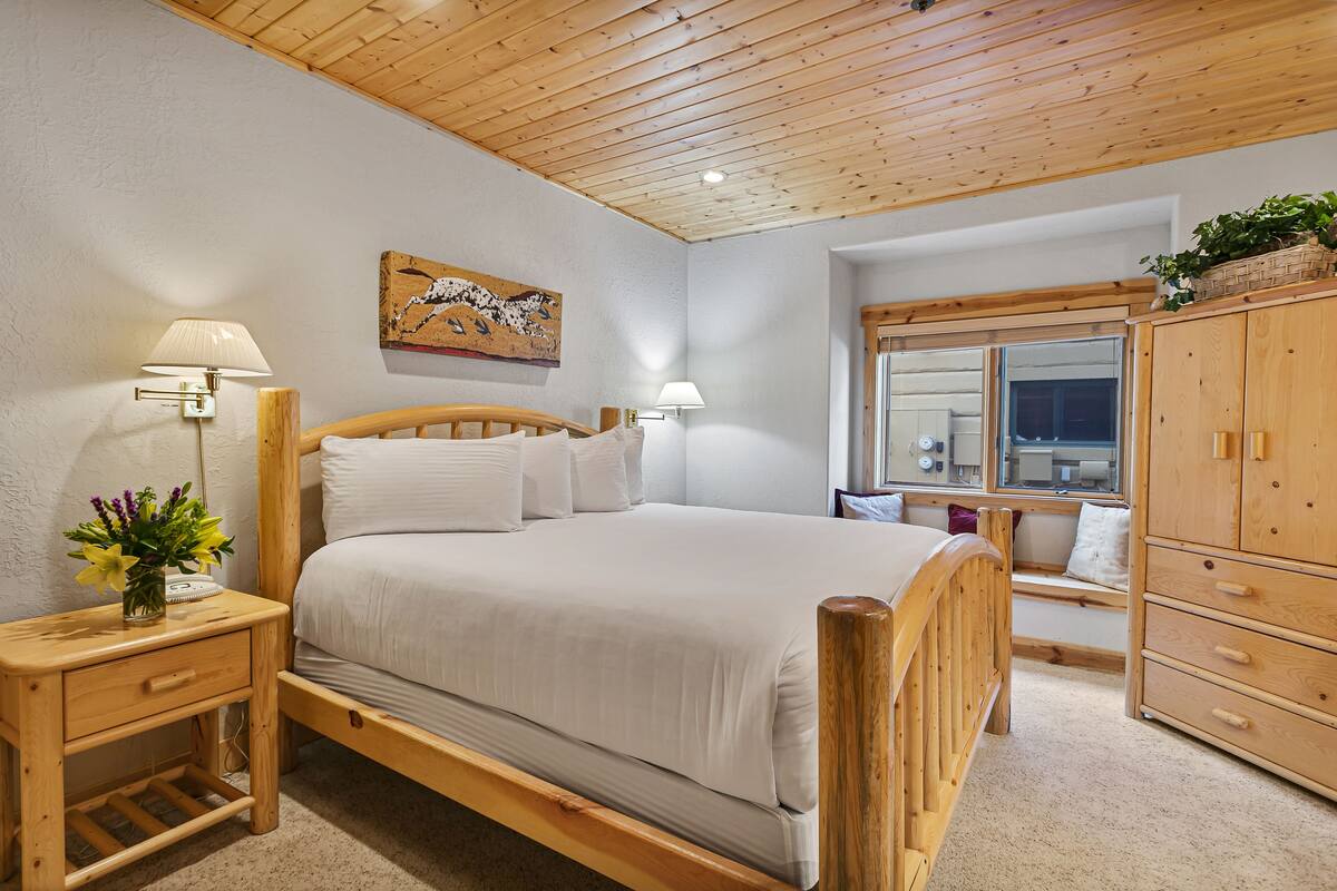 Bristlecone Condo at Deer Valley - 3 Bedroom - #201 | Wi-fi (inkludert), individuelt dekorert og individuelt innredet
