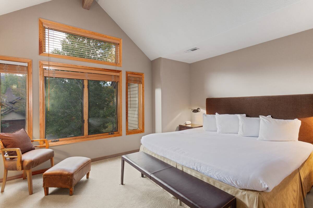 Deer Lake Village at Deer Valley - 3 Bedroom - #2473 | Wi-fi (inkludert), individuelt dekorert og individuelt innredet