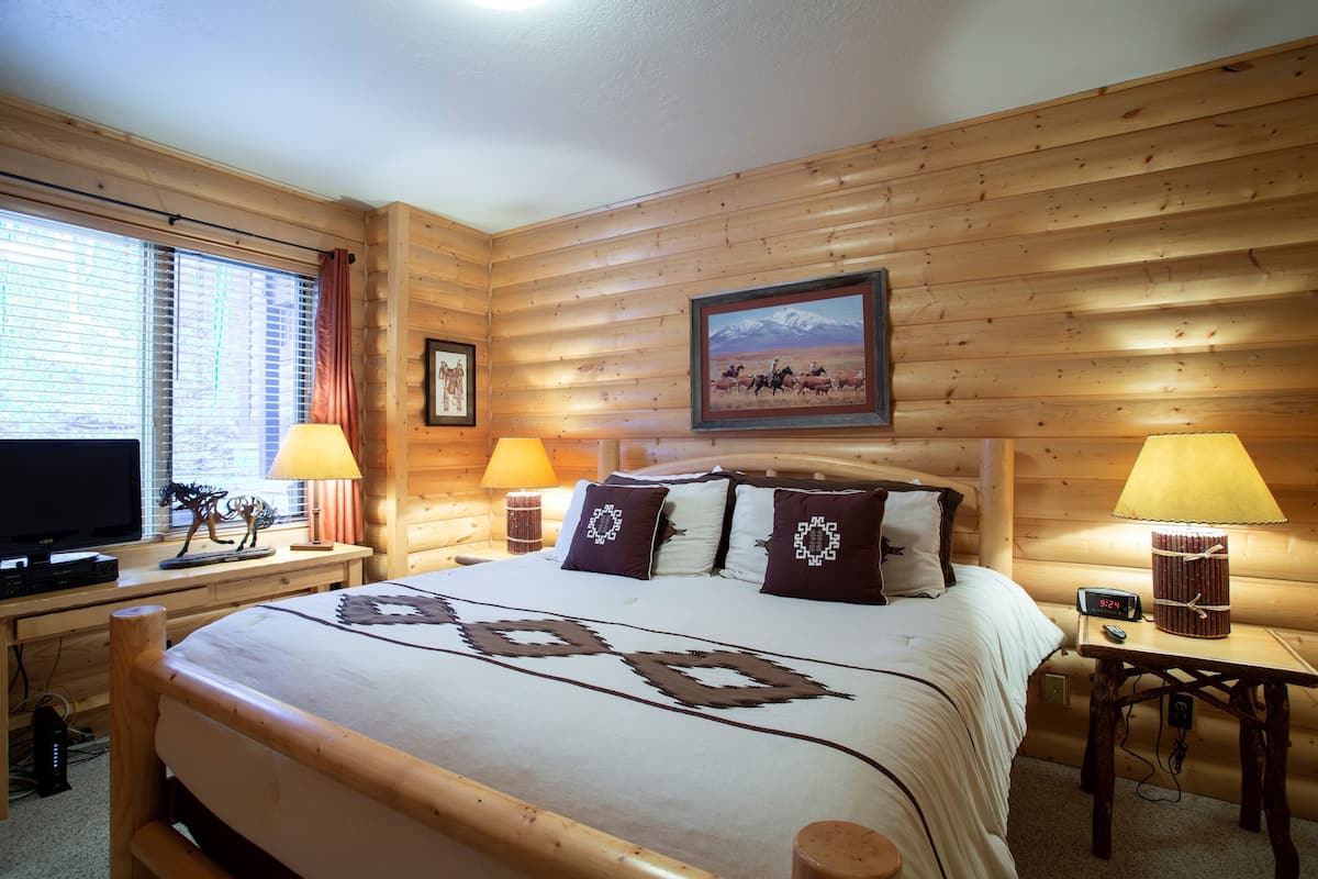 Comstock Lodge at Deer Valley - 2 Bedroom - #101 | Wi-fi (inkludert), individuelt dekorert og individuelt innredet