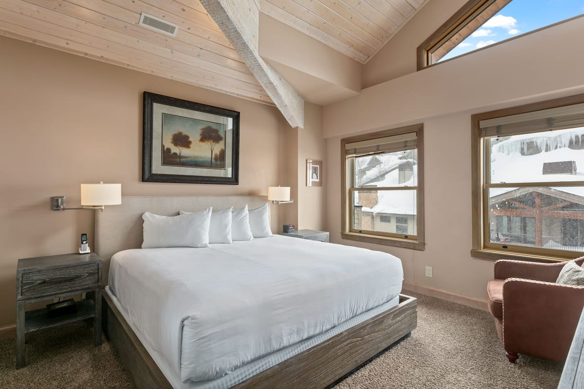 Royal Plaza Condo at Deer Valley - 1 Bedroom - #404 | Wi-fi (inkludert), individuelt dekorert og individuelt innredet