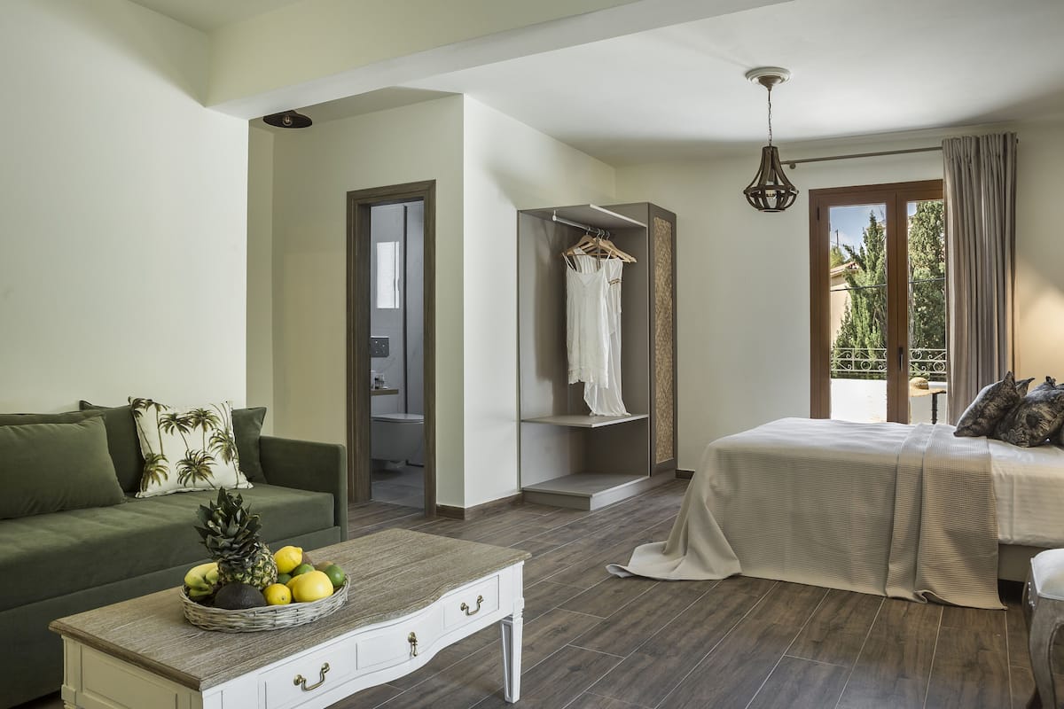 Deluxe suite, uitzicht op bergen | 1 slaapkamer, een minibar, een kluis op de kamer