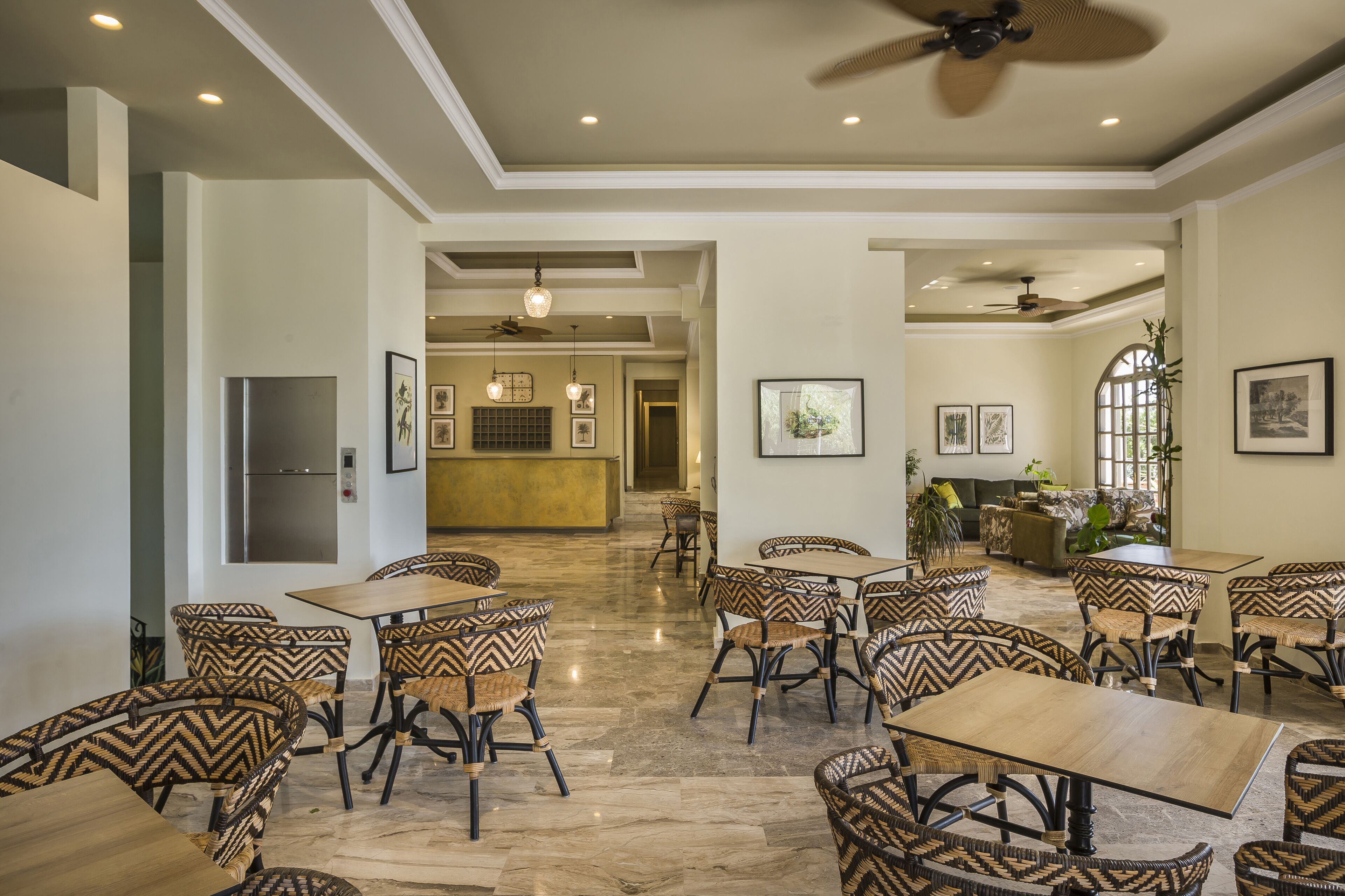 breakfast, lunch, brunch served; pool views