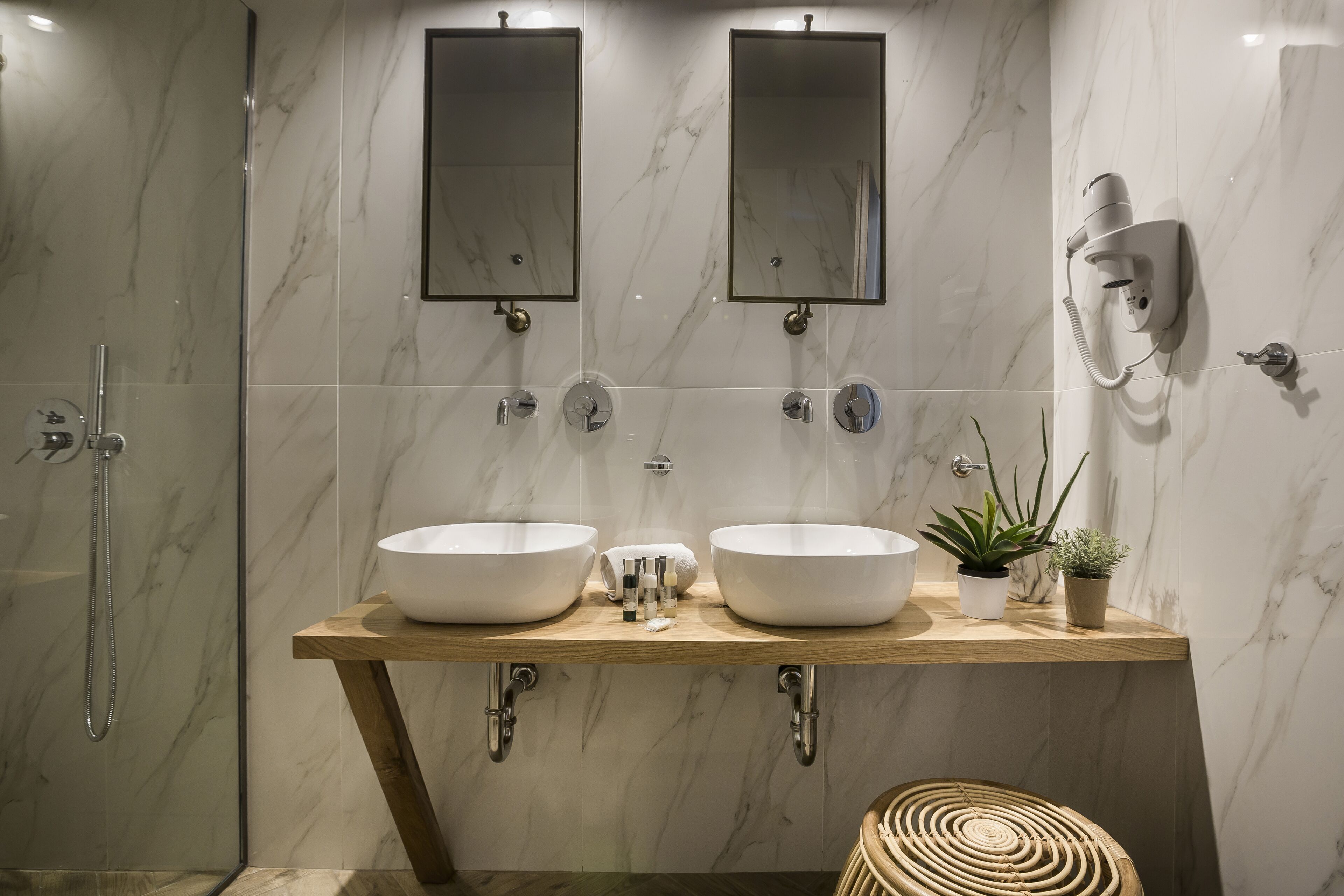 superior suite, sea view (4 adults) | bathroom | shower, hair dryer, bathrobes, slippers