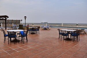 Yfirbyggður inngangur