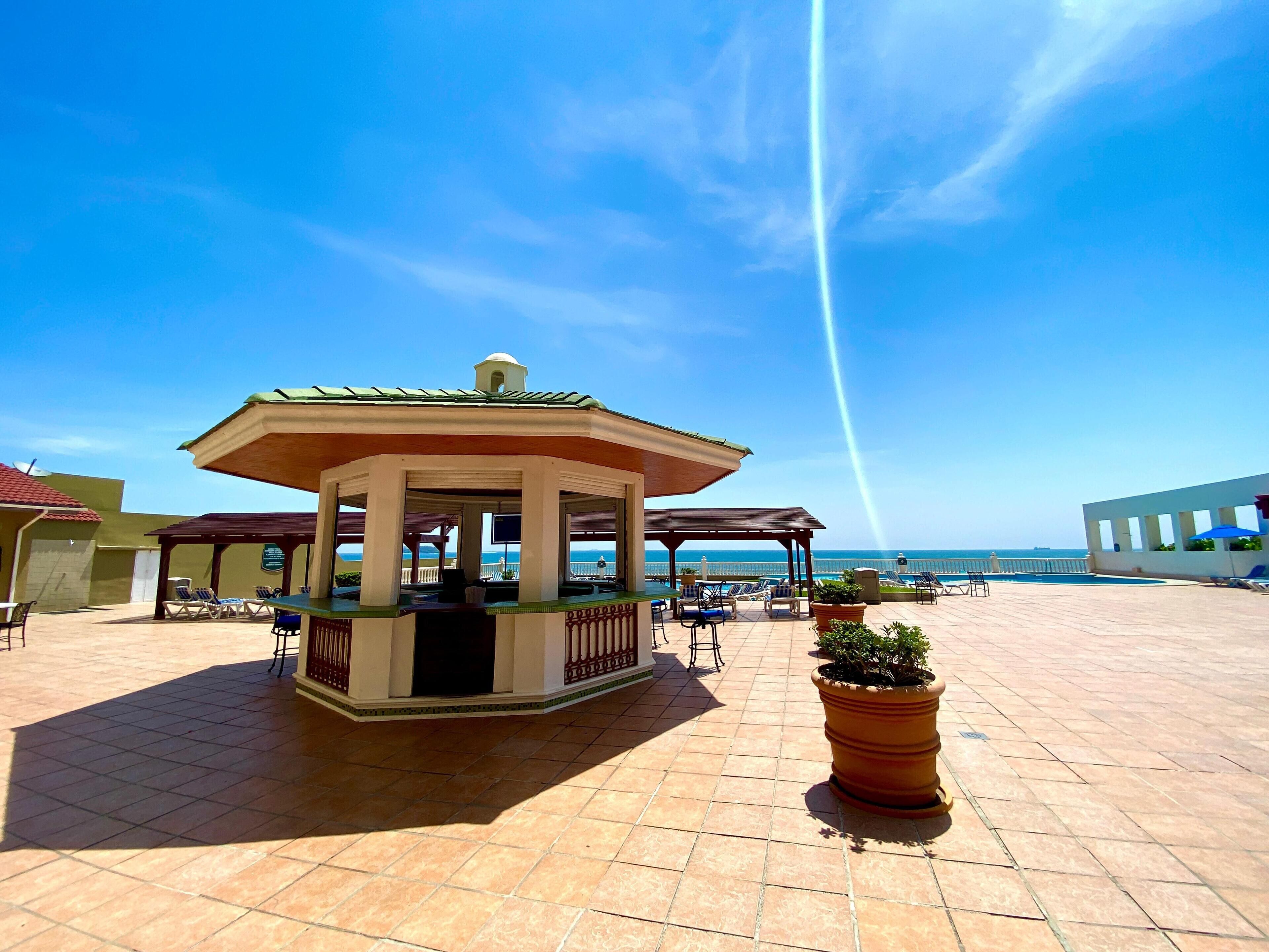 Outdoor pool, pool umbrellas, sun loungers