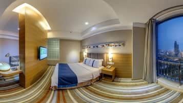 Phòng Suite, 1 giường cỡ king | 1 phòng ngủ, két bảo mật tại phòng, bàn, phòng cách âm