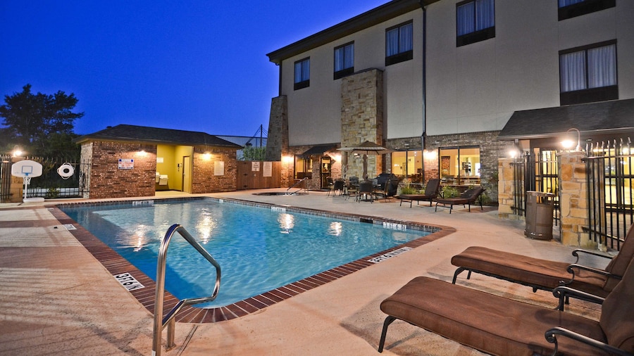 Best Western Plus Emory At Lake Fork Inn & Suites