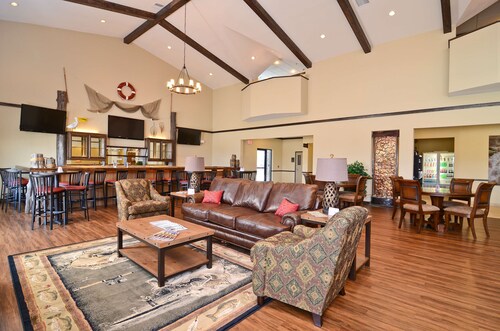 Best Western Plus Emory At Lake Fork Inn & Suites