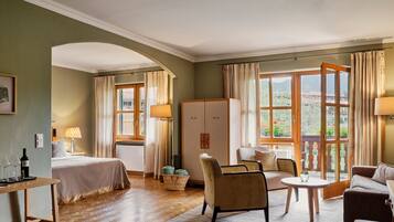 Junior-Suite, 1 King-Bett | 1 Schlafzimmer, Allergikerbettwaren, kostenlose Minibar, Zimmersafe