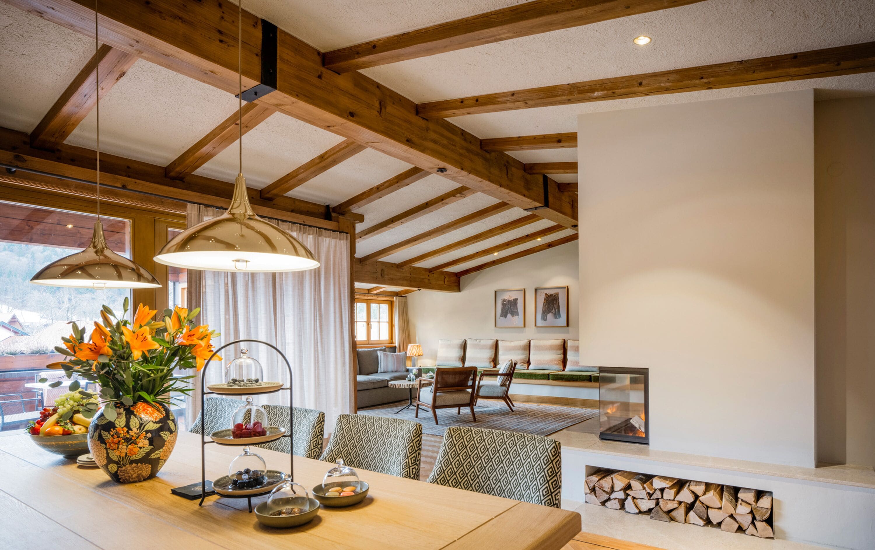 presidential suite, hot tub, garden area | in-room dining