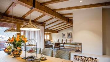 Presidential Suite, Hot Tub, Garden Area | In-room dining