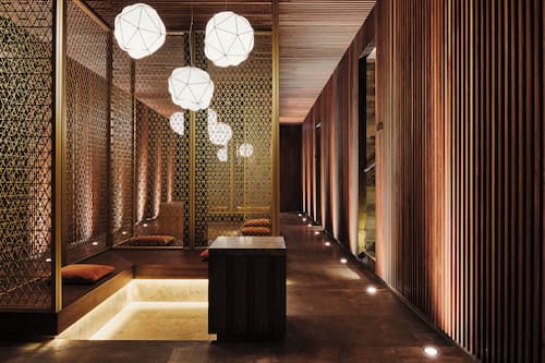 Couples treatment rooms, sauna, hot tub, steam room, hot springs