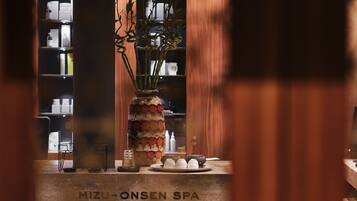 Couples treatment room(s), sauna, hot tub, steam room