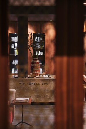Couples treatment rooms, sauna, hot tub, steam room, hot springs - Spa & Resort Bachmair Weissach, LUXURY FAMILY RESORT (Kreuth)