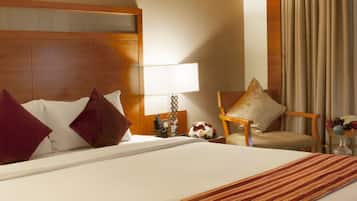 Minibar, két bảo mật tại phòng, bàn