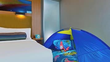 客房, 1 张特大床 | 高档床上用品、客房内保险箱、办公桌、遮光窗帘