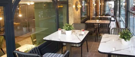 Breakfast, lunch, dinner served; local and international cuisine