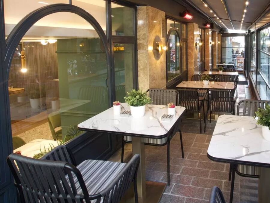 Breakfast, lunch, dinner served; local and international cuisine