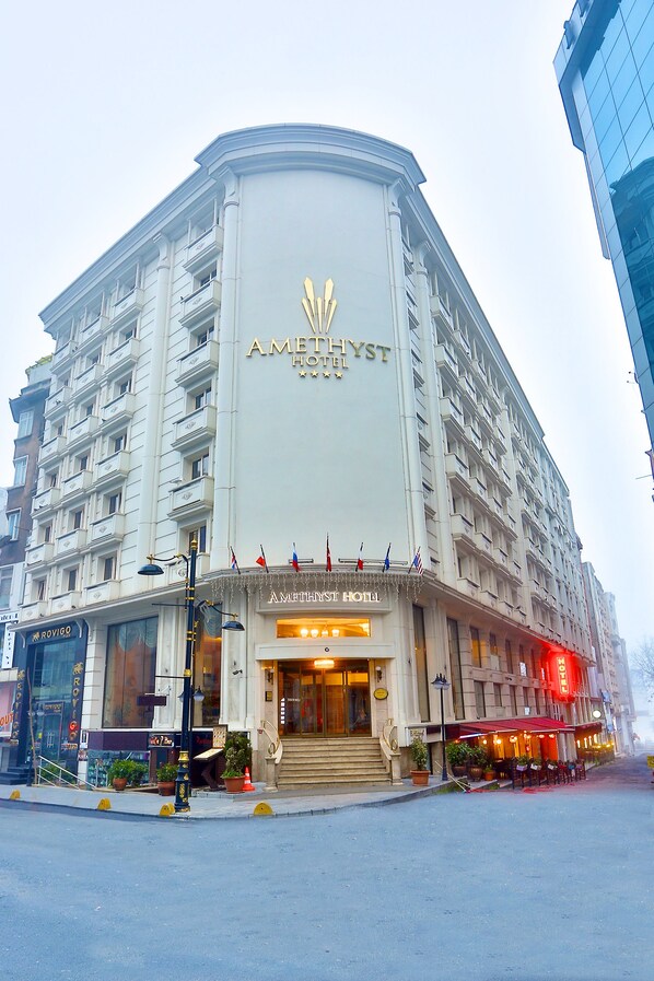 Front of property - Amethyst Hotel (Istanbul)