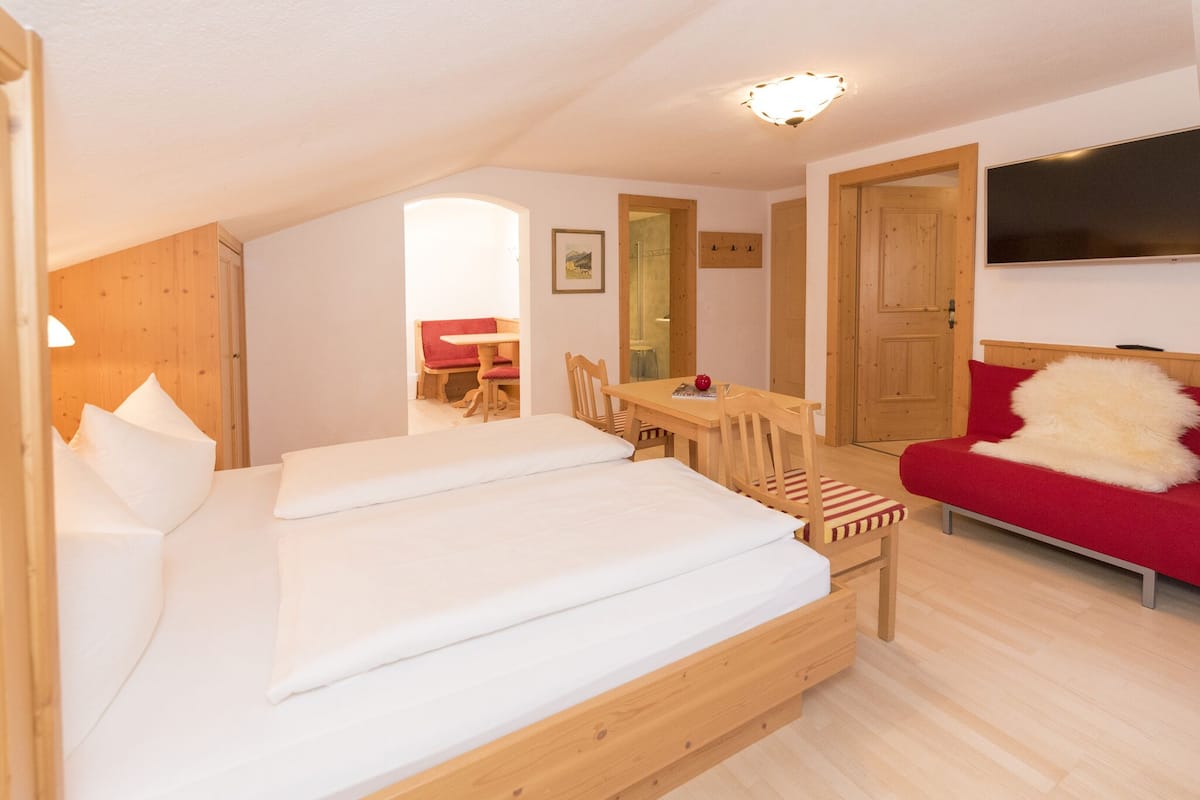 Estudio familiar, 2 habitaciones | Sábanas de algodón egipcio y ropa de cama hipoalergénica