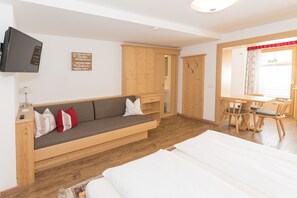 Standard Studio | Egyptian cotton sheets, hypo-allergenic bedding, in-room safe - Haus Sonnwend (Alpbach)