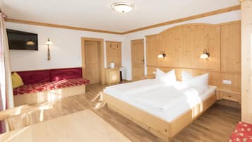 Double Room | Egyptian cotton sheets, hypo-allergenic bedding, in-room safe