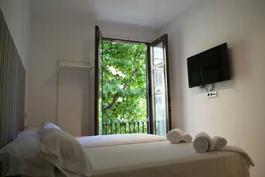 Superior Double Room, City View | 1 bedroom, premium bedding, in-room safe, soundproofing - Cosmopolitan Boutique Rambla by Blossom Hotels (Barcelona)