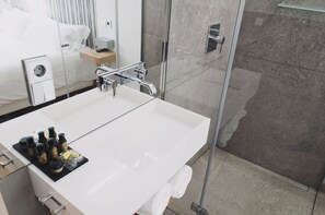 Superior Double Room, City View | 1 bedroom, premium bedding, in-room safe, soundproofing - Cosmopolitan Boutique Rambla by Blossom Hotels (Barcelona)