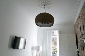 Deluxe Suite, City View | 1 bedroom, premium bedding, in-room safe, soundproofing - Cosmopolitan Boutique Rambla (Barcelona)