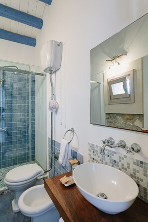 Superior Double Room, 1 Queen Bed, Terrace, City View | Bathroom - Palazzo del Sale (Syracuse)