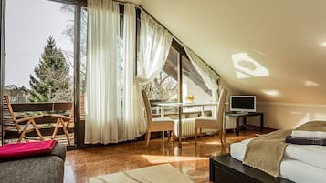 Business-Apartment, 3 Schlafzimmer | Individuell eingerichtet, Bügeleisen/Bügelbrett, kostenloses WLAN