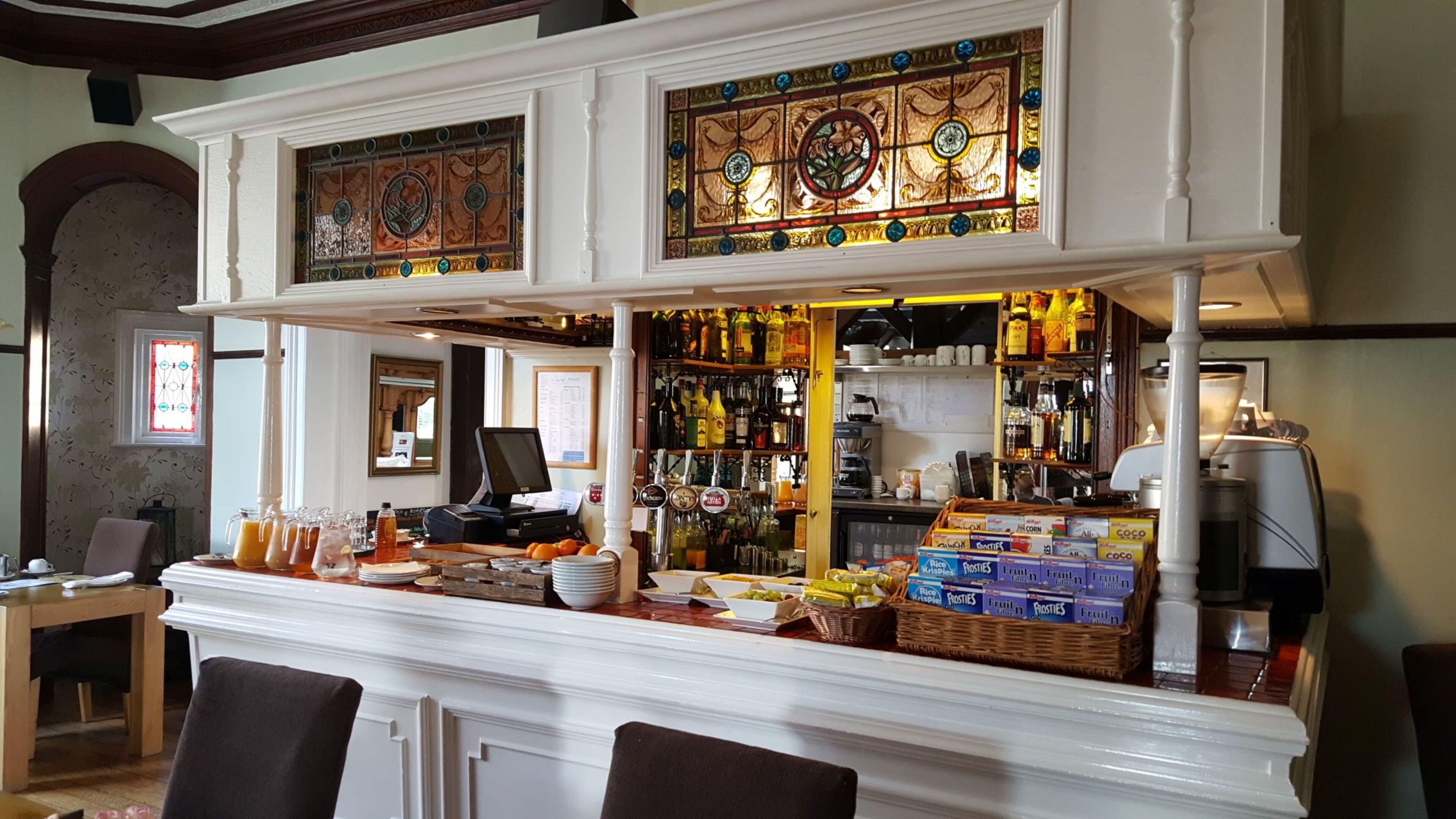 Petit déjeuner complet (14 GBP par personne)