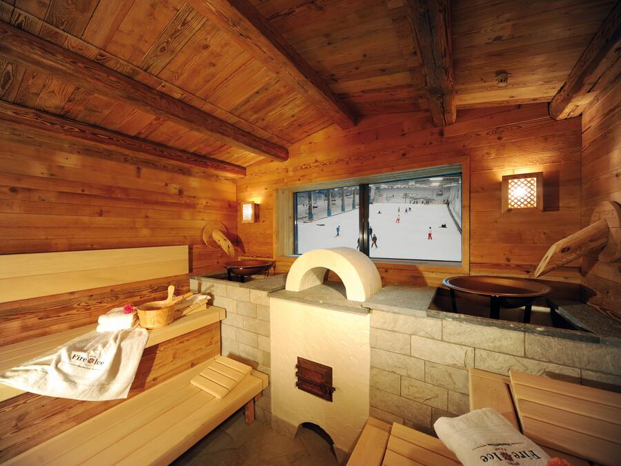 Een sauna, een stoombad, massagebehandelingen