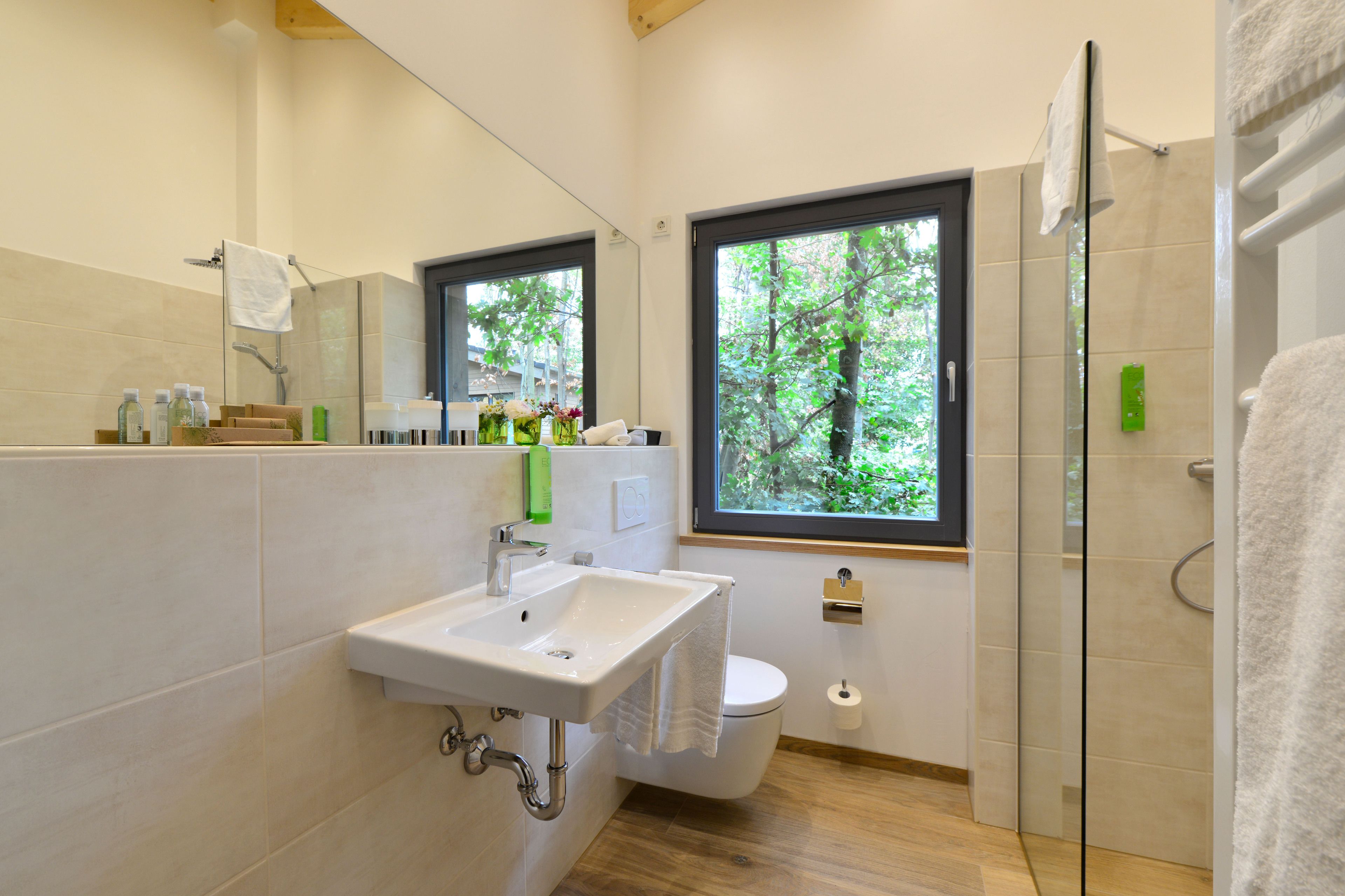 baum chalet, 1 queen bed, garden view | bathroom | shower, free toiletries, hair dryer, bathrobes