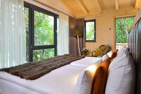 Casa na árvore superior, vista para o jardim | Roupas de cama premium, edredons de pluma, camas com colchões pillow-top. Hotel Fire & Ice