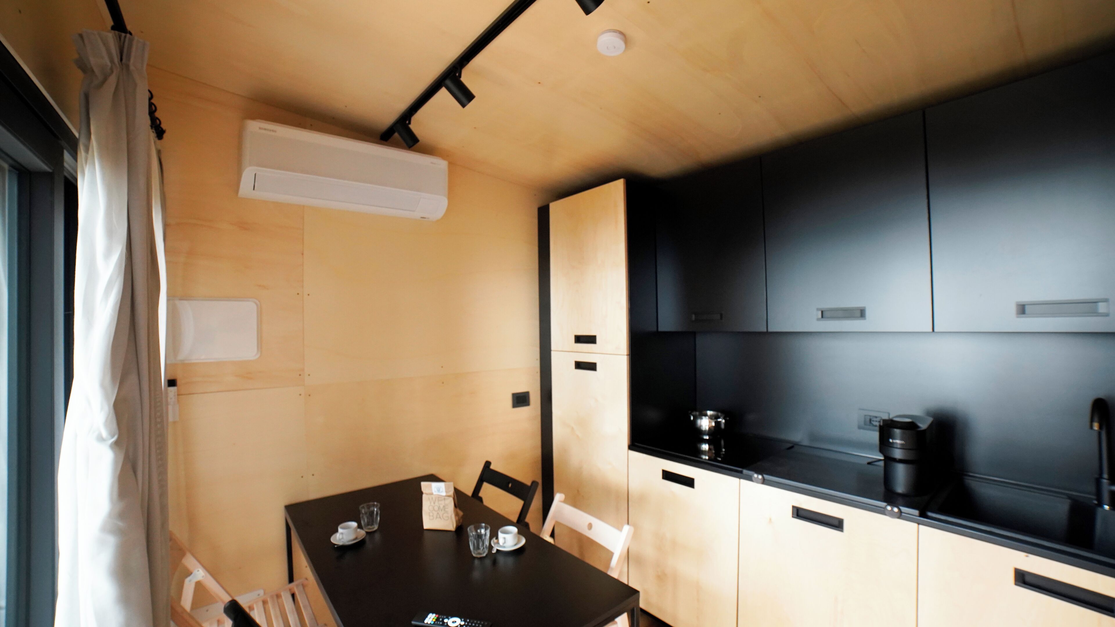 Standard Bungalow | Private kitchen | Cookware/dishes/utensils