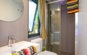 Mobile Home, 2 Bedrooms | Bathroom