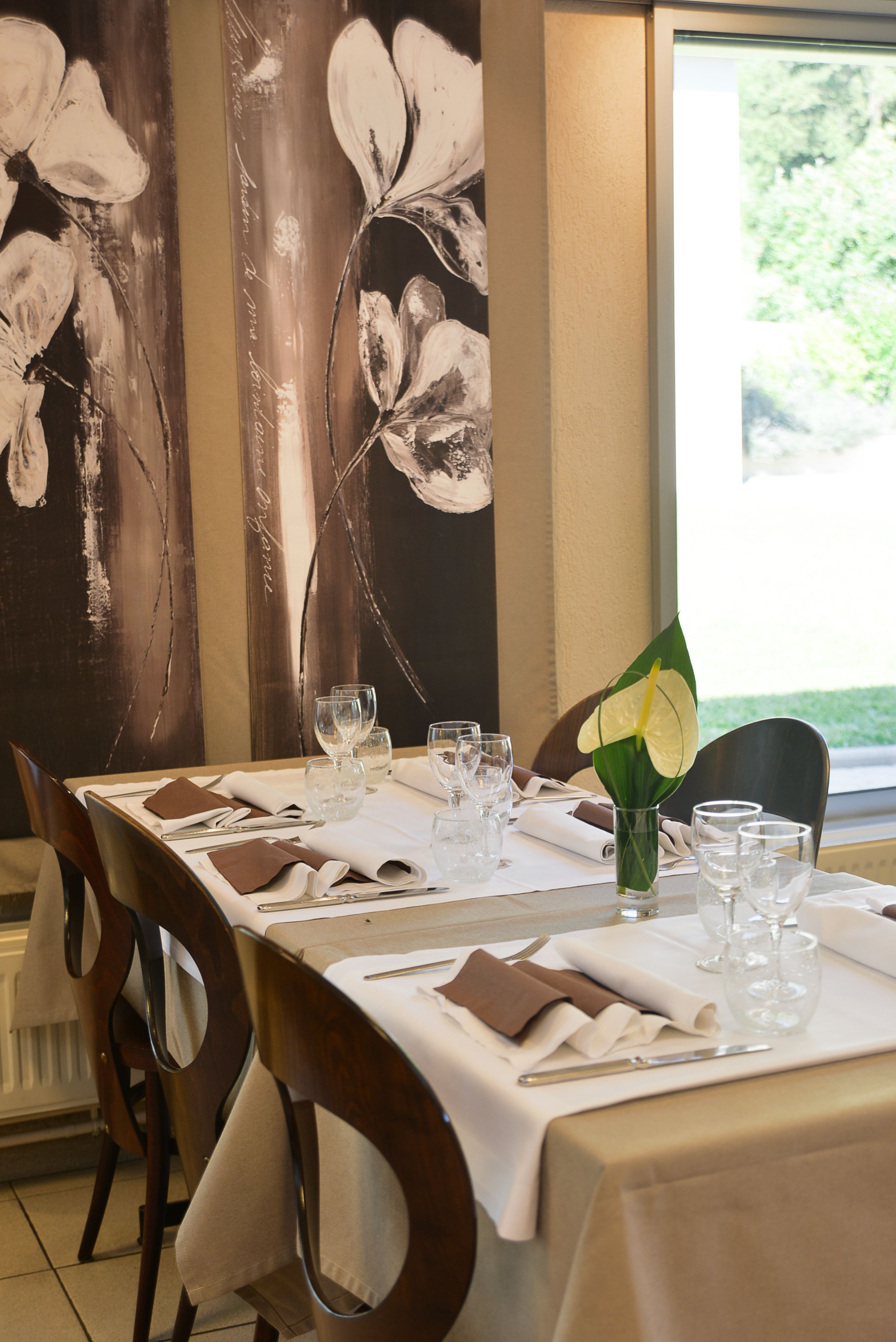 breakfast, lunch, dinner served; french cuisine