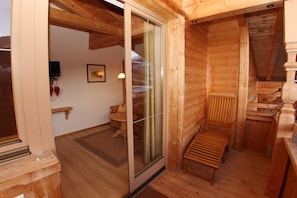 Superior Apartment, 3 Bedrooms, 2 Bathrooms | Hypo-allergenic bedding, individually decorated, individually furnished