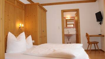 Comfort-Einzelzimmer | Allergikerbettwaren, individuell dekoriert, individuell eingerichtet