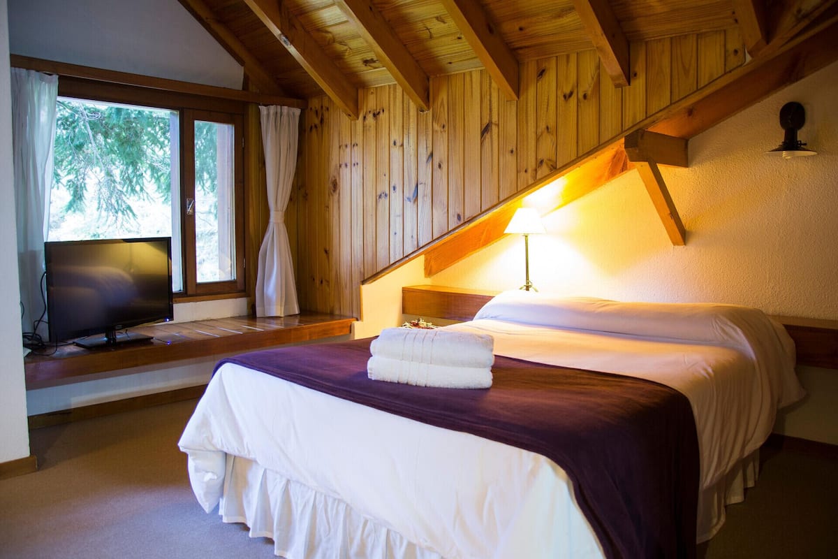 Premium bedding, in-room safe, desk, blackout curtains