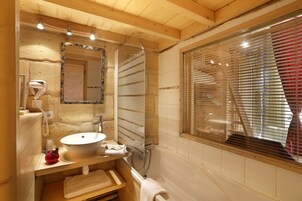 Superior Tek Büyük Yataklı Oda | Banyo | Duş, ücretsiz banyo/kozmetik ürünleri, saç kurutma makinesi, havlu 