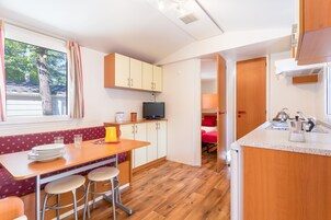 Mobile Home, 2 Bedrooms | Private kitchen