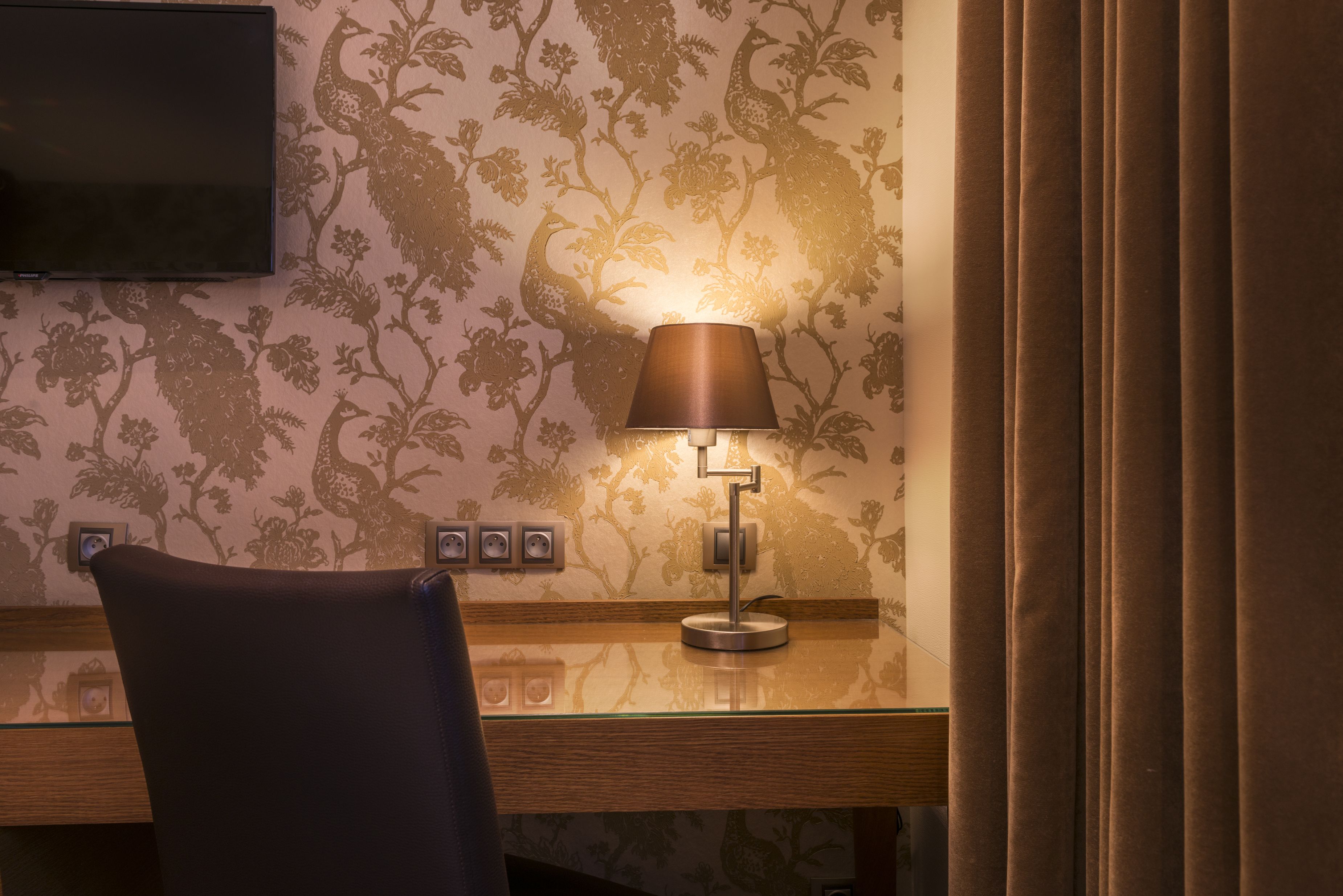 classic twin room | 1 bedroom, minibar, in-room safe, desk