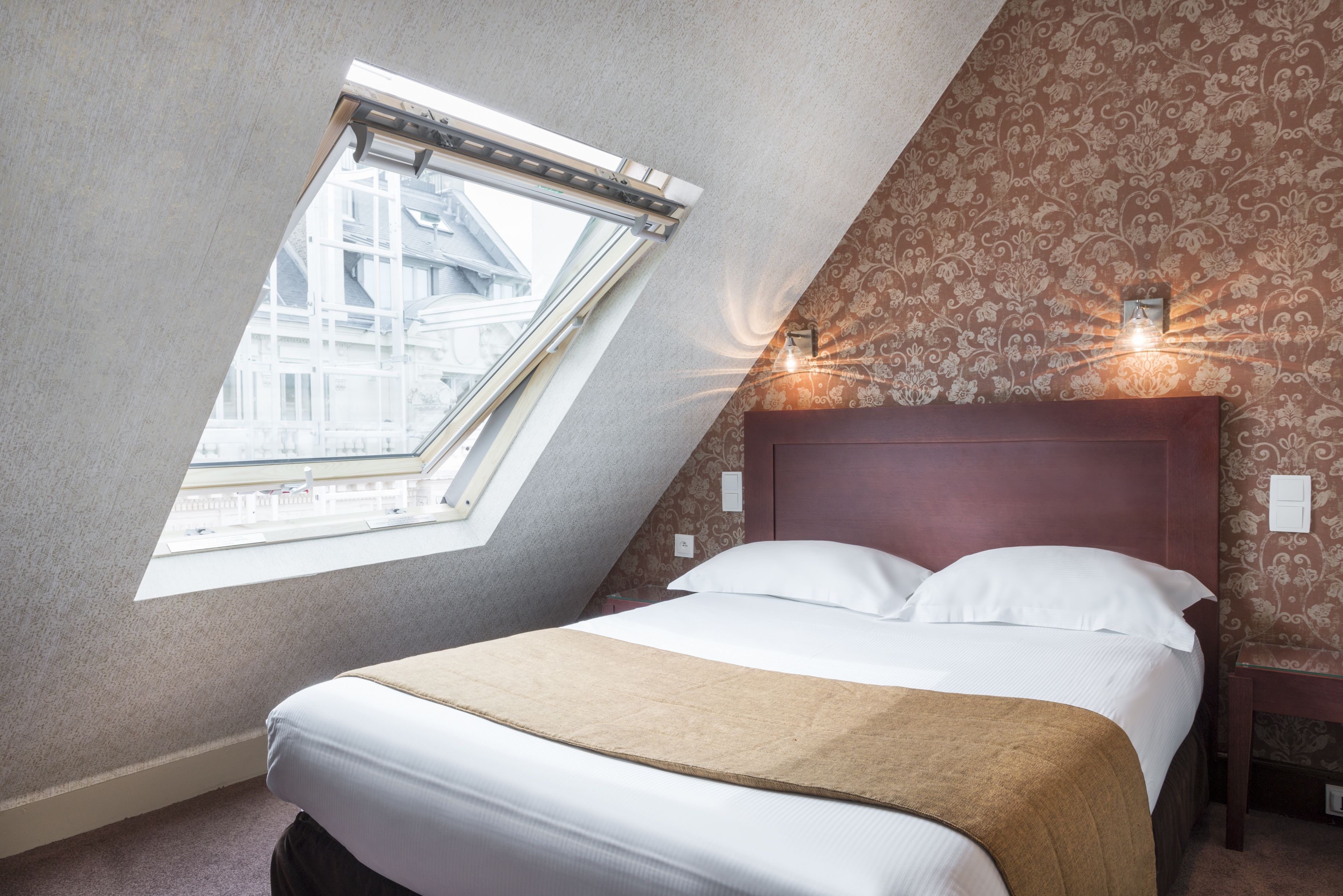 standard single room | 1 bedroom, minibar, in-room safe, desk