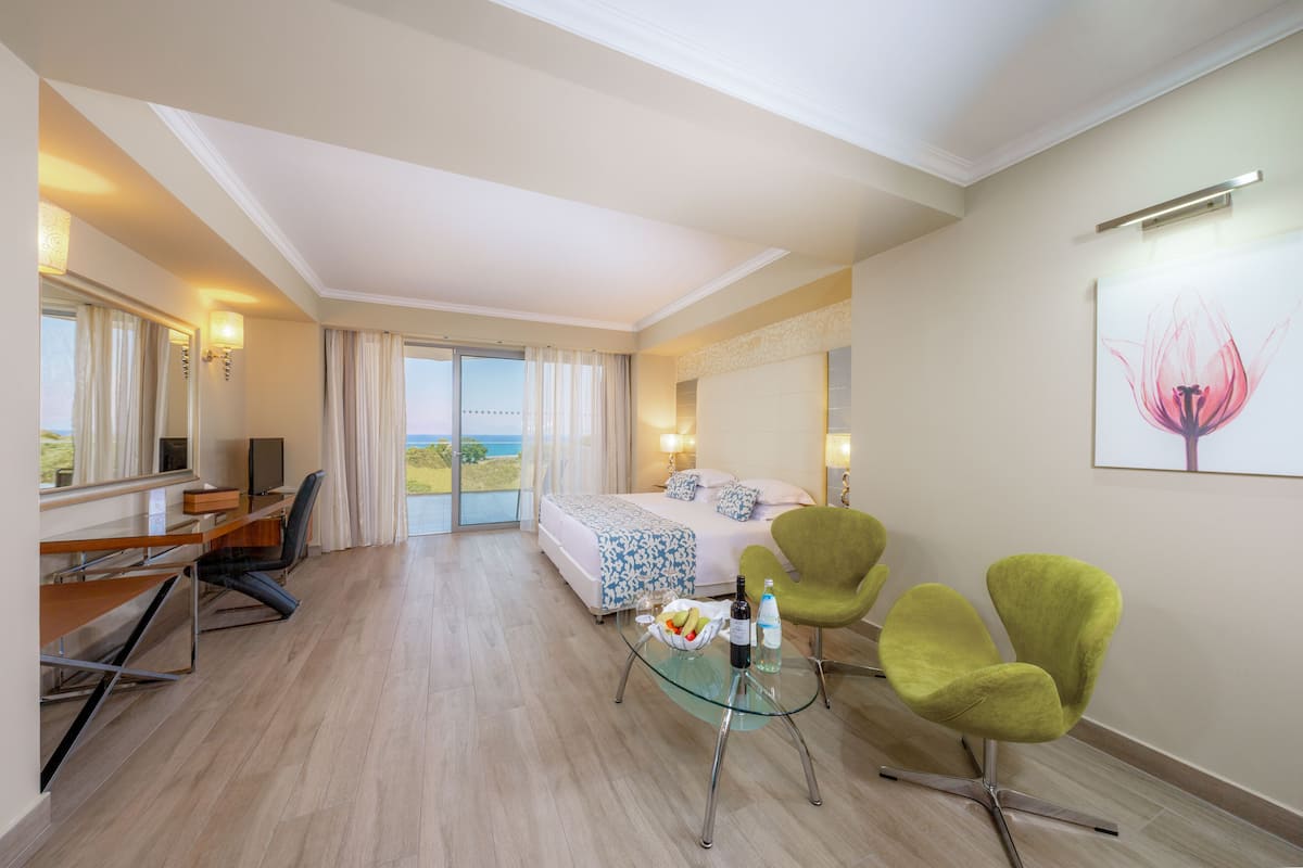 Doppia Deluxe, vista mare parziale | Minibar, una cassaforte in camera, culle/letti per bambini (gratuiti)