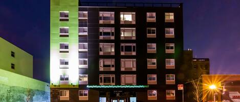 住宿正面 (夜晚)