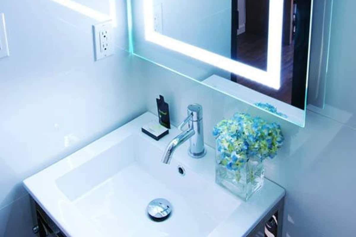 Blackout curtains, free WiFi, bed sheets